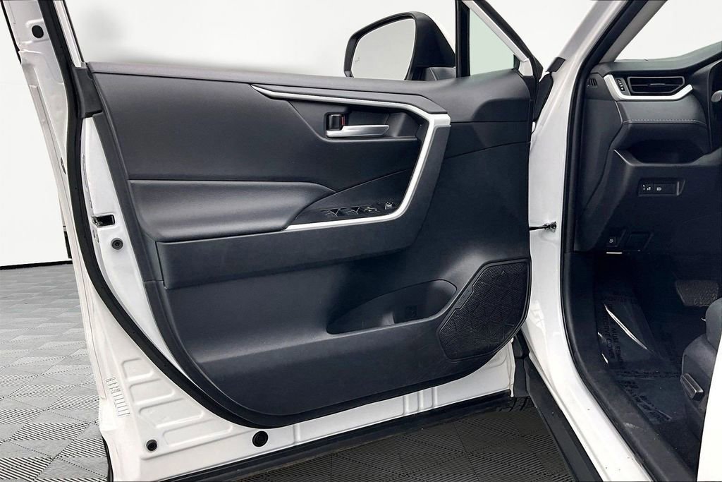 Used 2025 Toyota RAV4 XLE AWD/4WD image 23