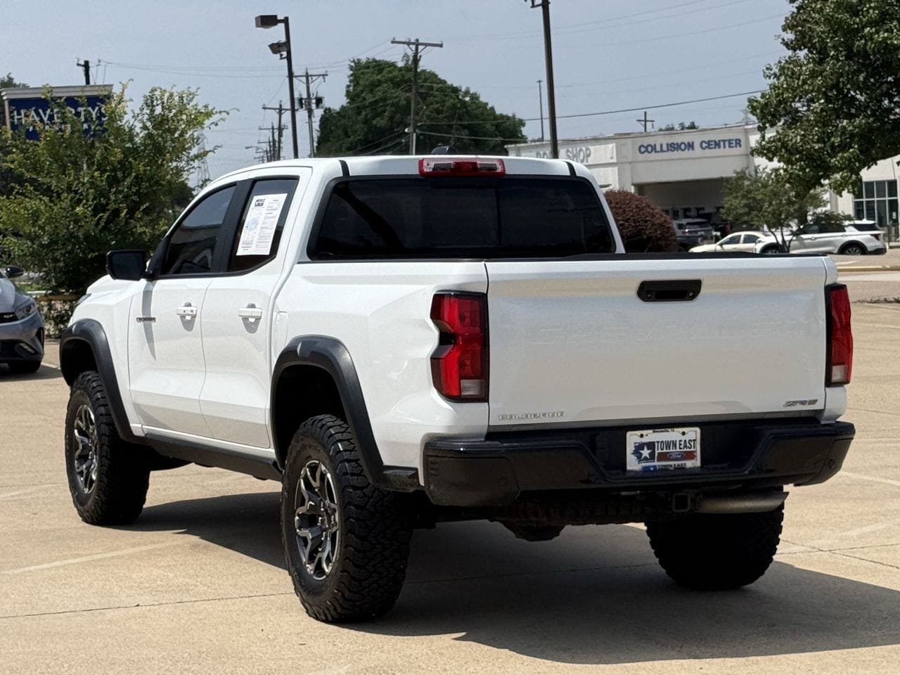Used 2024 Chevrolet Colorado ZR2 w/ Technology Package AWD/4WD image 5