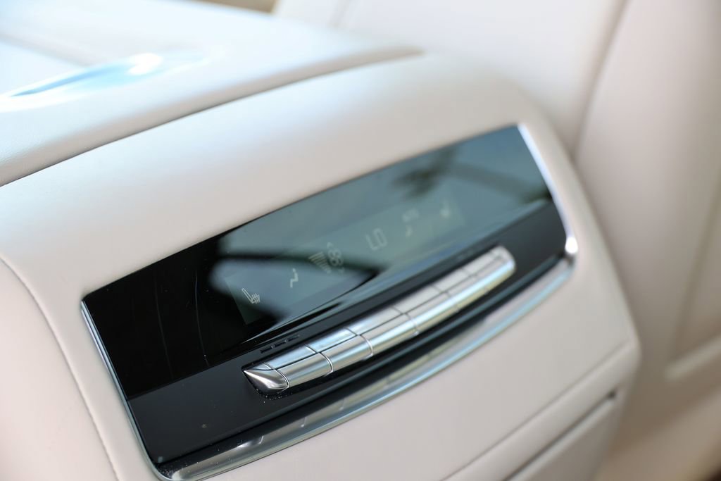 Used 2025 Cadillac Escalade Premium Luxury Platinum AWD/4WD image 41