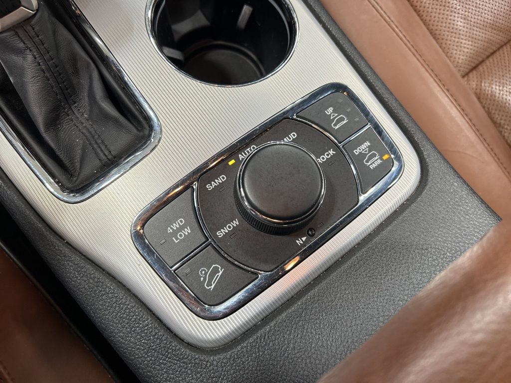 Used 2020 Jeep Grand Cherokee Summit w/ Platinum Series Group AWD/4WD image 25