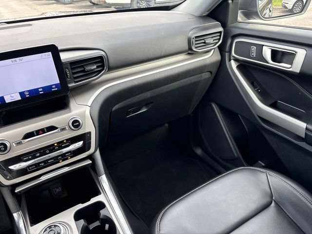 Certified 2022 Ford Explorer XLT w/ Equipment Group 202A RWD image 15
