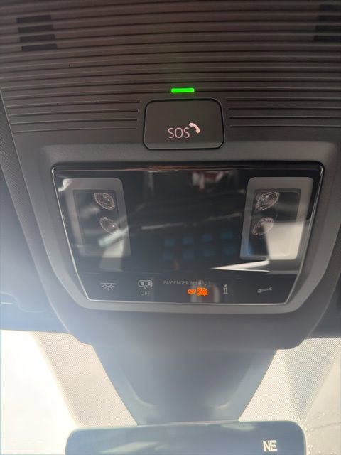 Used 2024 Volkswagen Atlas Cross Sport SE AWD/4WD image 16