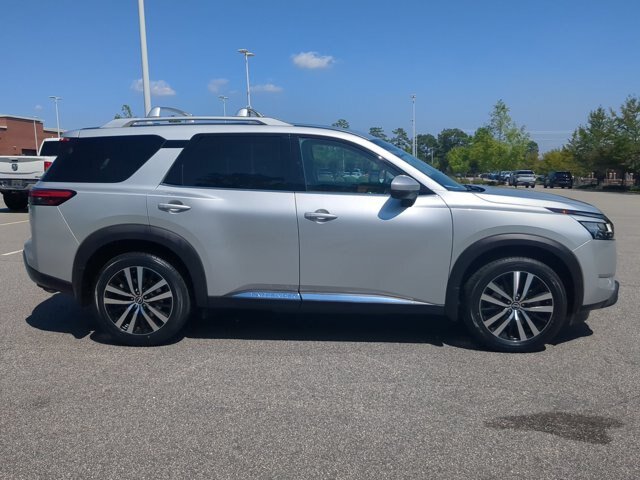 Used 2024 Nissan Pathfinder Platinum AWD/4WD image 3