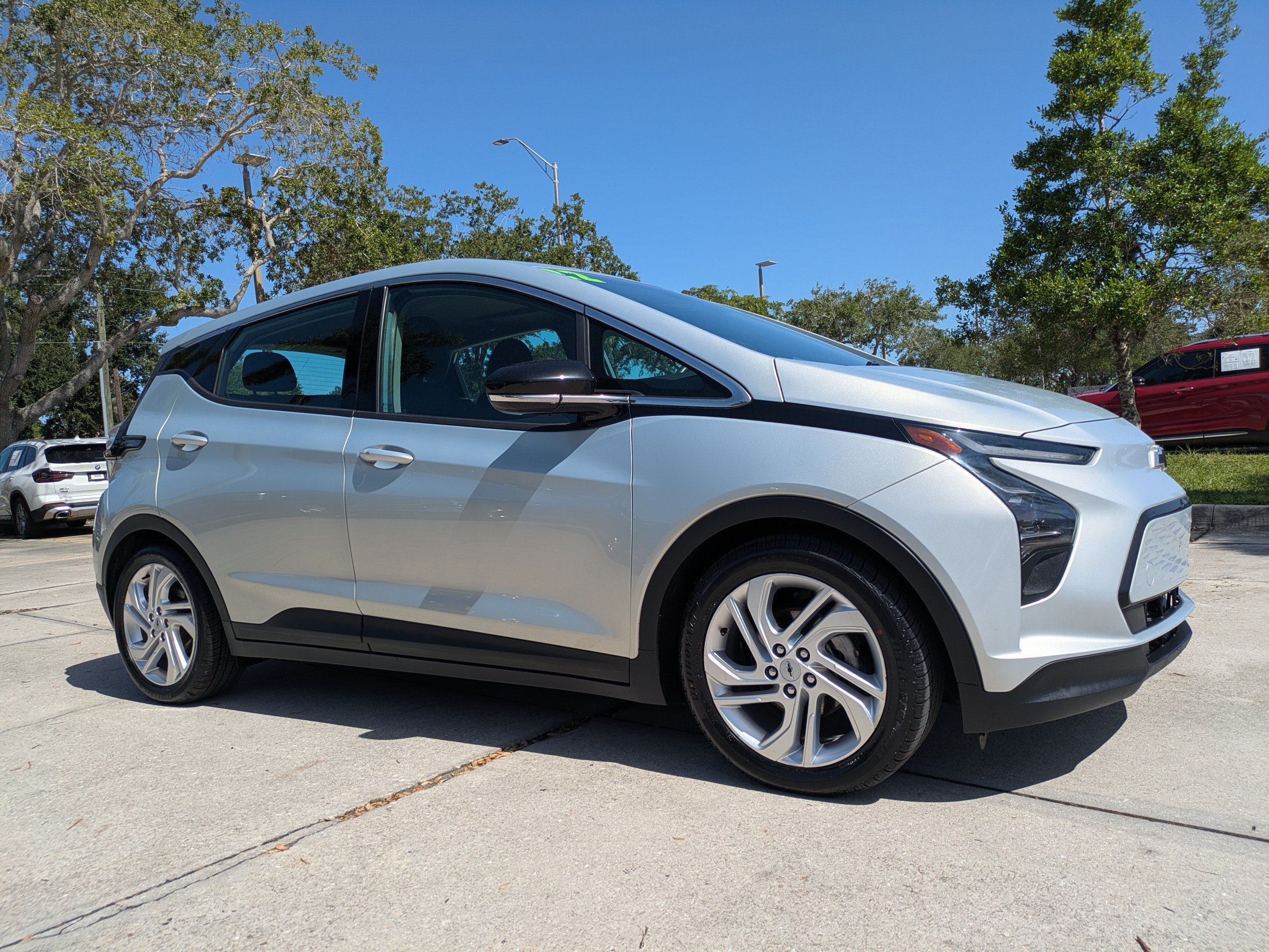 Used 2022 Chevrolet Bolt LT FWD image 2