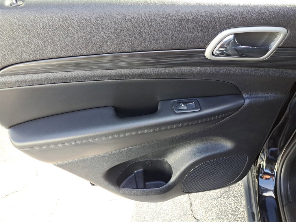 Used 2022 Jeep Grand Cherokee Laredo E w/ Security & Convenience Group image 9