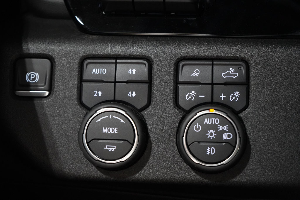 Used 2025 Chevrolet Silverado 2500 ZR2 w/ Technology Package AWD/4WD image 23