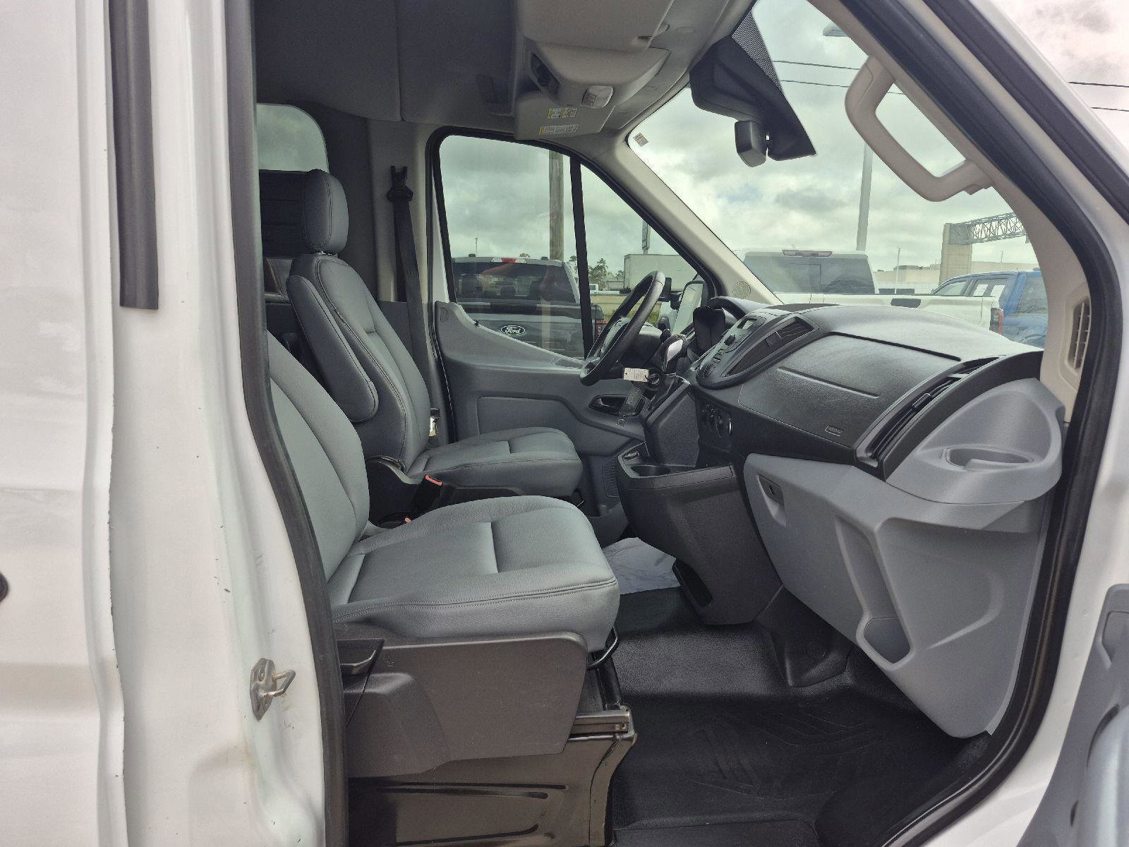 Certified 2019 Ford Transit 350 XL image 17