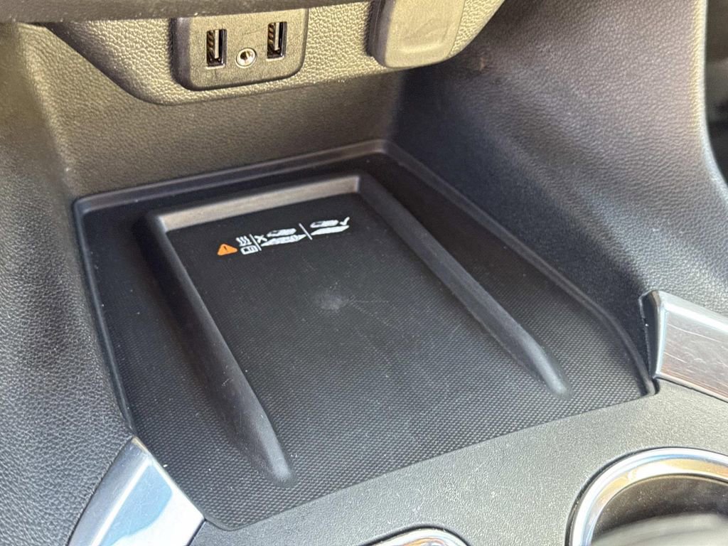 Used 2022 Chevrolet Traverse LT image 30