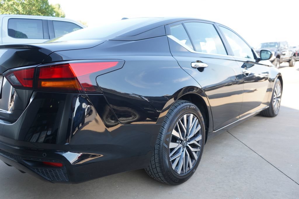 Used 2025 Nissan Altima 2.5 SV FWD image 7