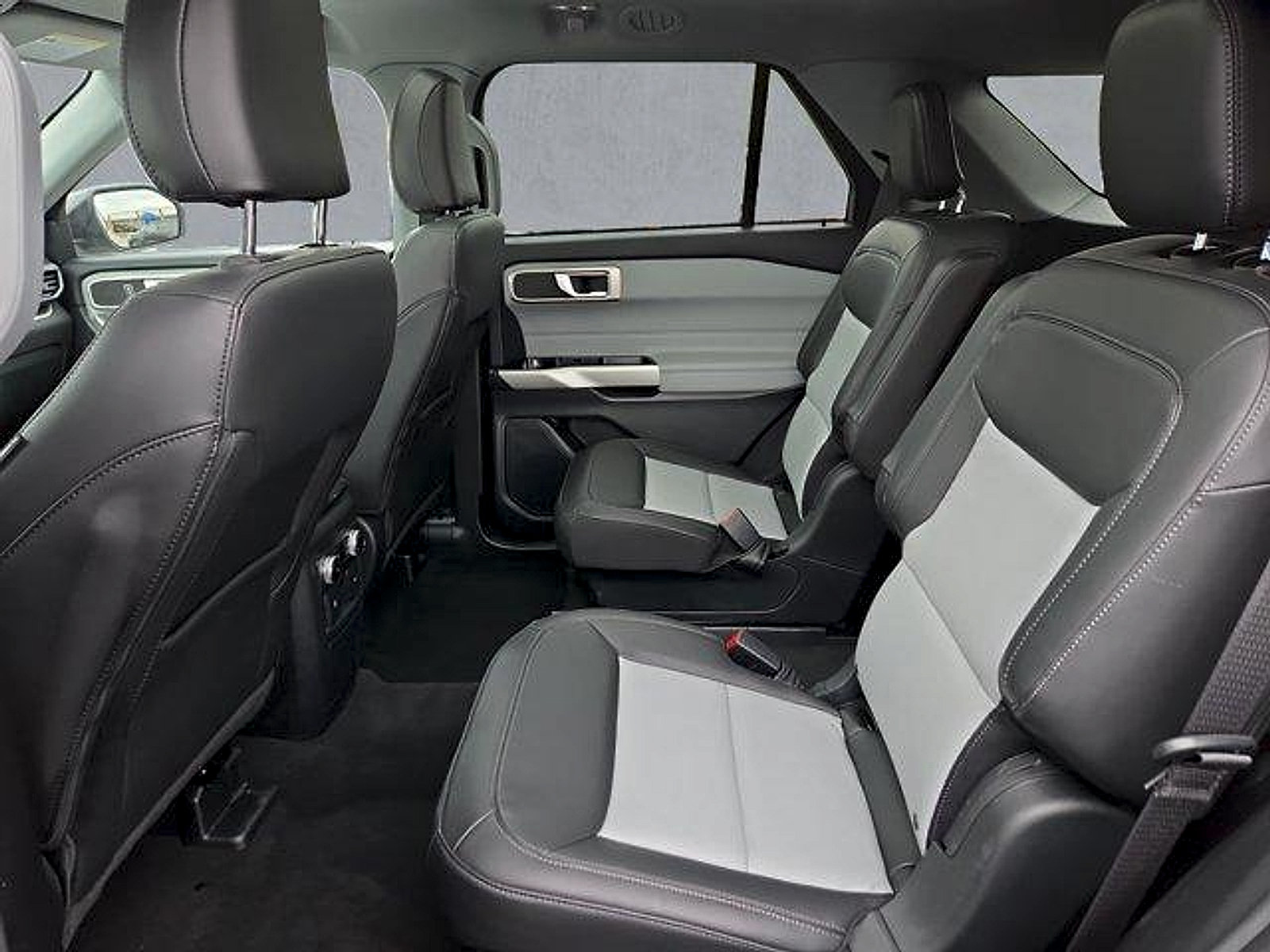 Certified 2023 Ford Explorer XLT w/ Equipment Group 202A AWD/4WD image 23