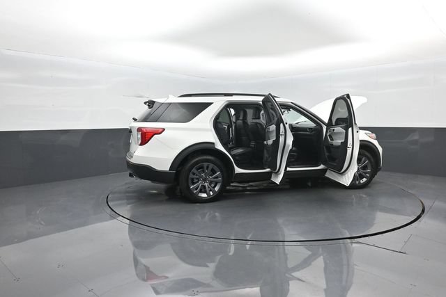 Certified 2022 Ford Explorer XLT w/ Equipment Group 202A AWD/4WD image 9