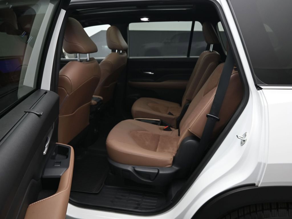 Used 2024 Toyota Grand Highlander AWD Hybrid image 19