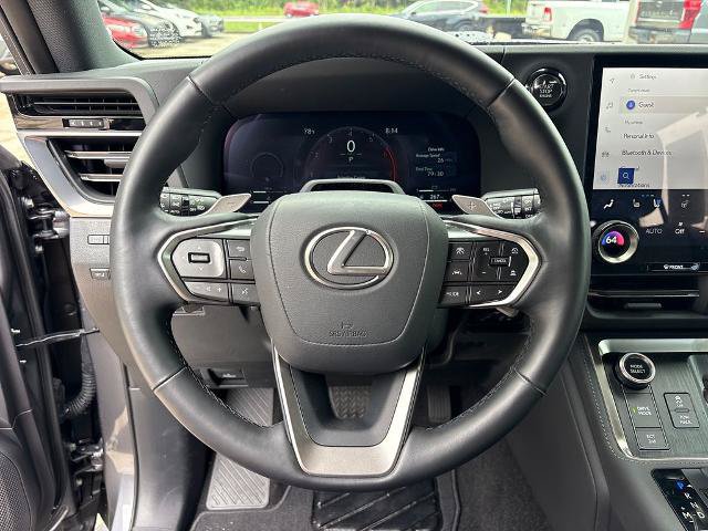 Used 2025 Lexus GX 550 w/ Accessory Package (Z1) AWD/4WD image 17