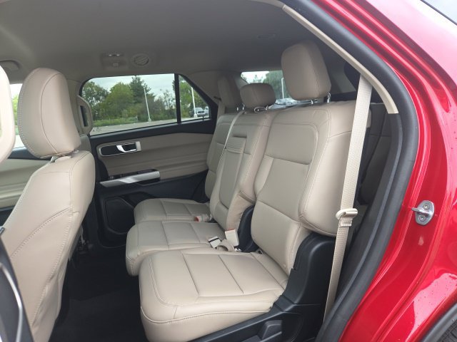 Certified 2023 Ford Explorer XLT w/ Equipment Group 202A AWD/4WD image 17