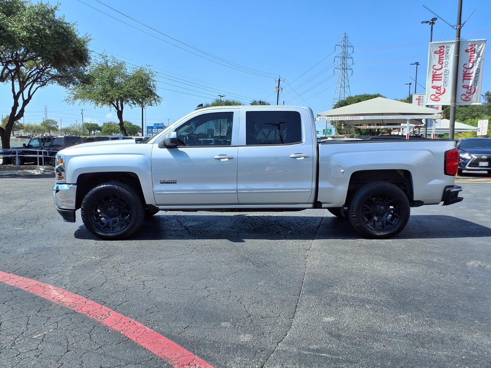 Used 2018 Chevrolet Silverado 1500 LT w/ Texas Edition RWD image 9