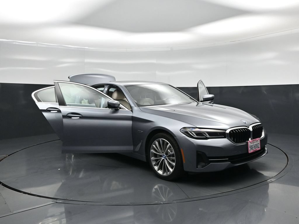 Used 2022 BMW 530e w/ Convenience Package RWD image 30