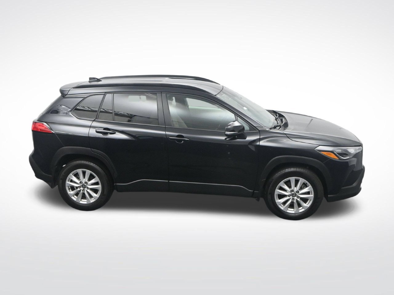 Used 2025 Toyota Corolla Cross LE FWD image 38