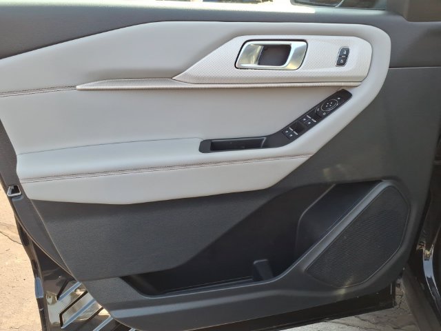 Certified 2025 Ford Explorer Active w/ Active Comfort Package AWD/4WD image 13
