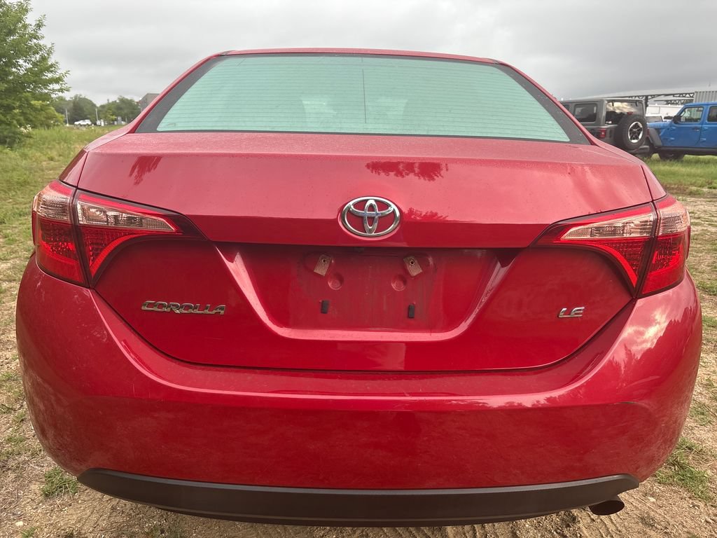 Used 2018 Toyota Corolla LE w/ Carpet Mat Package (TMS) FWD image 13
