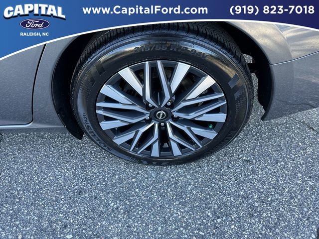 Used 2024 Nissan Altima 2.5 SV image 13