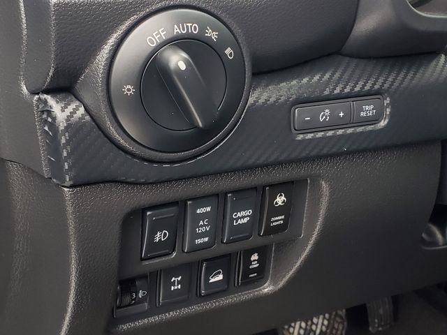 Used 2017 Nissan Titan PRO-4X w/ Pro-4x Convenience Package image 10