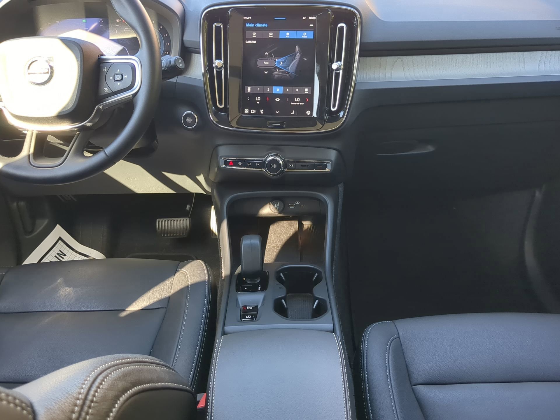 Used 2025 Volvo XC40 B5 Core image 44