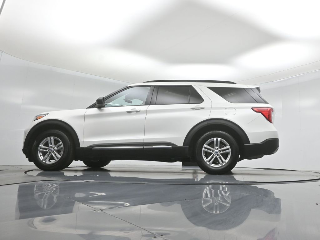 Certified 2023 Ford Explorer XLT w/ Equipment Group 202A RWD image 54