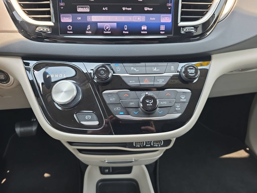 Used 2023 Chrysler Pacifica Touring-L FWD image 26