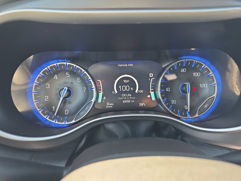 Used 2023 Chrysler Pacifica Touring-L FWD image 22