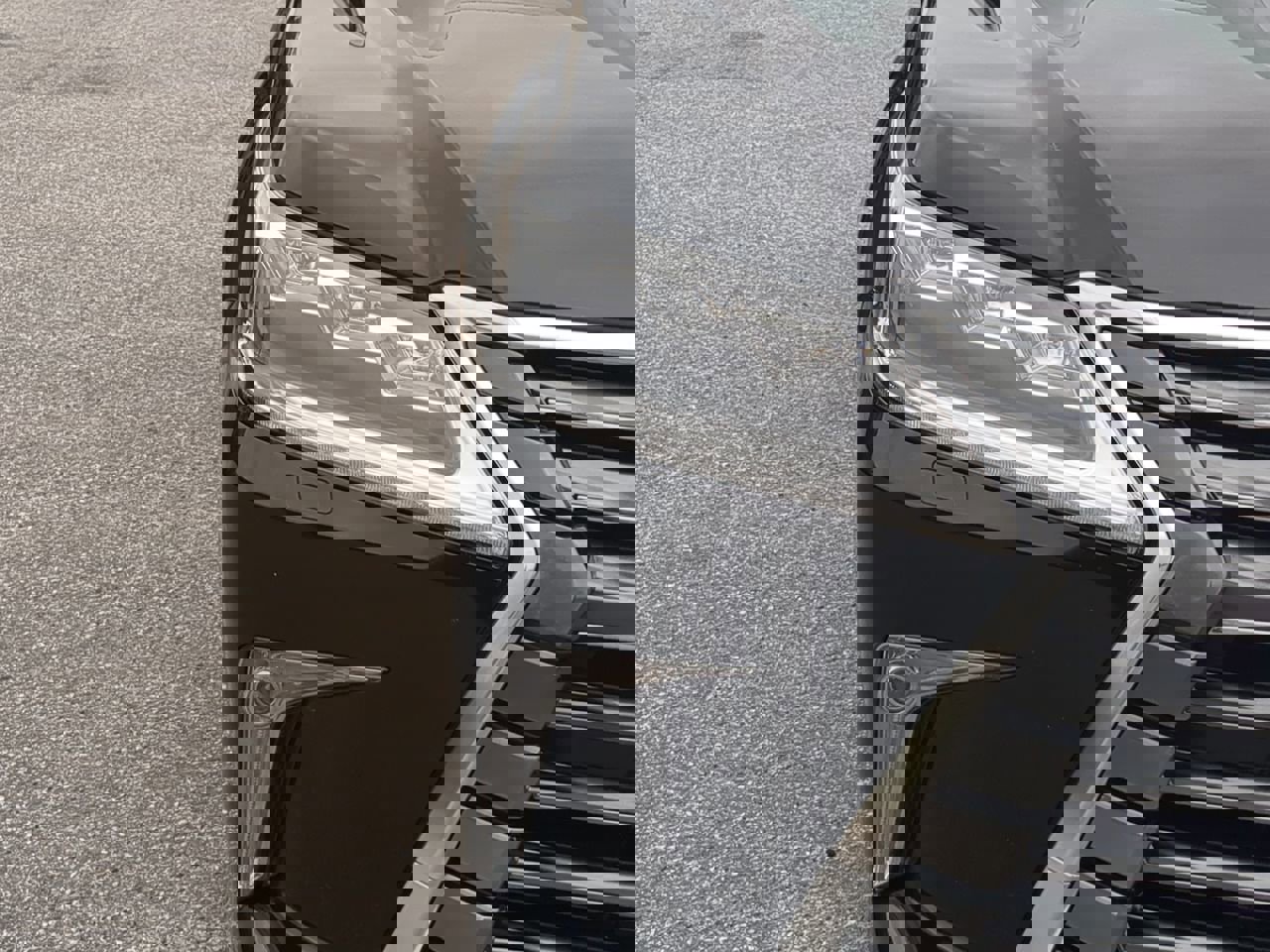 Used 2020 Lexus LX 570 4WD w/ 3rd Row & Luxury Pkg image 8