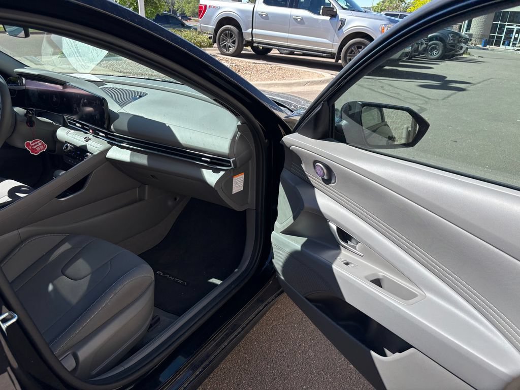 Used 2025 Hyundai Elantra SEL FWD image 28