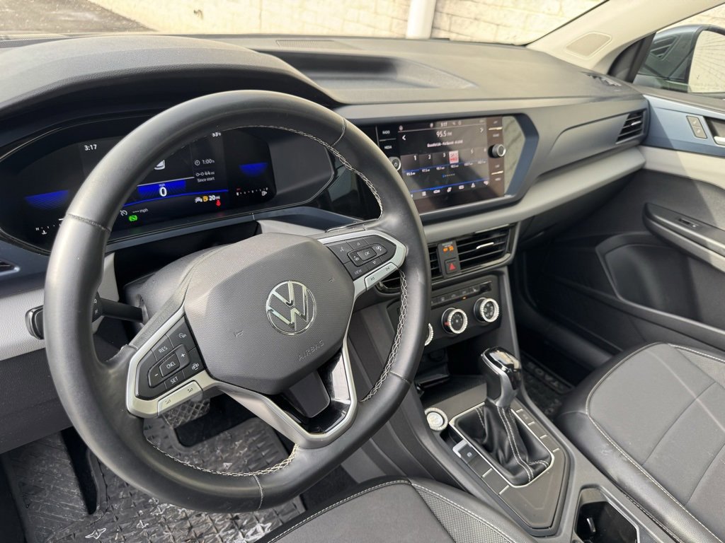 Used 2022 Volkswagen Taos SE w/ Panoramic Sunroof Package image 5