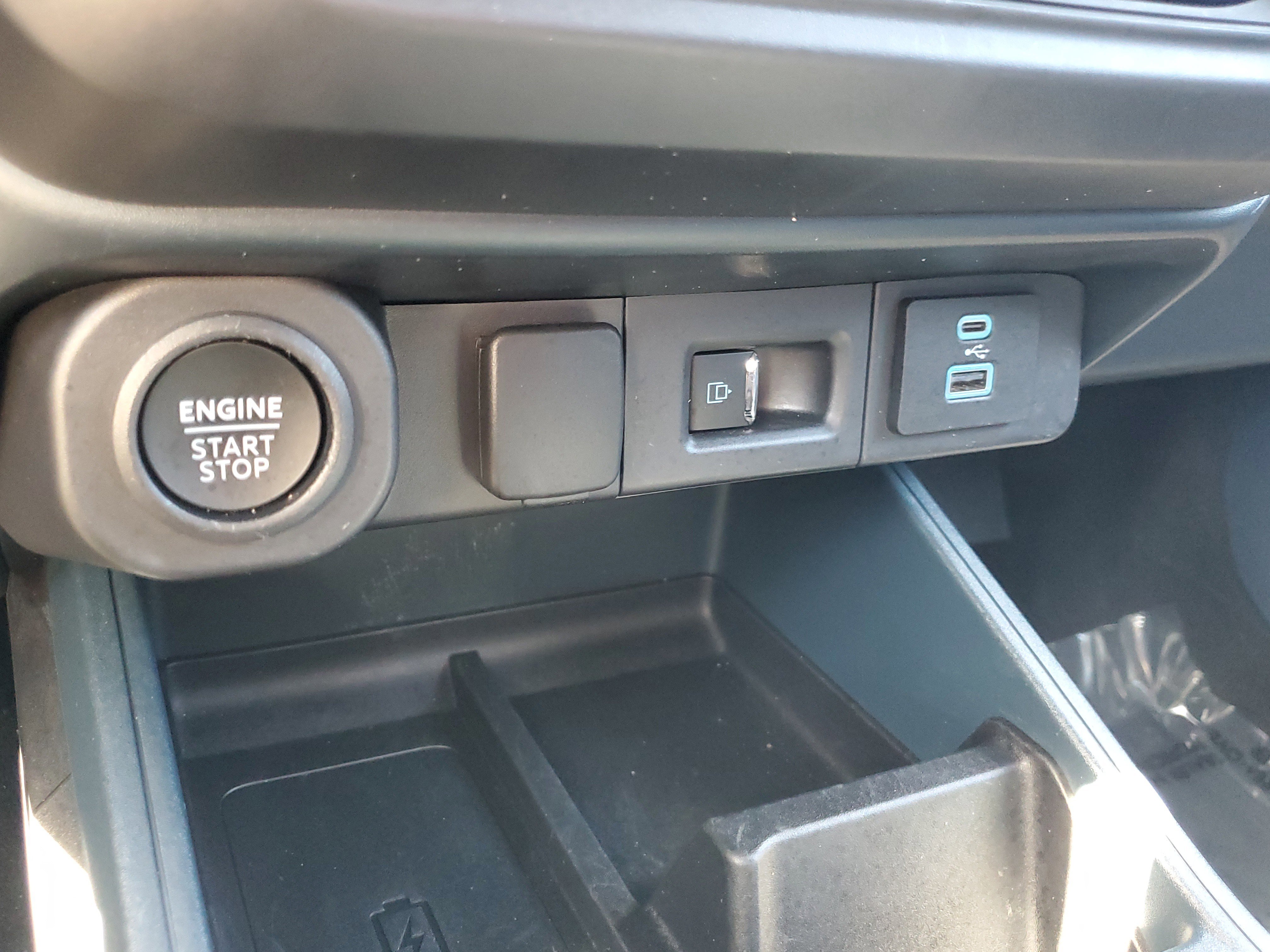 Certified 2024 Ford Maverick Lariat w/ Black Appearance Package image 27