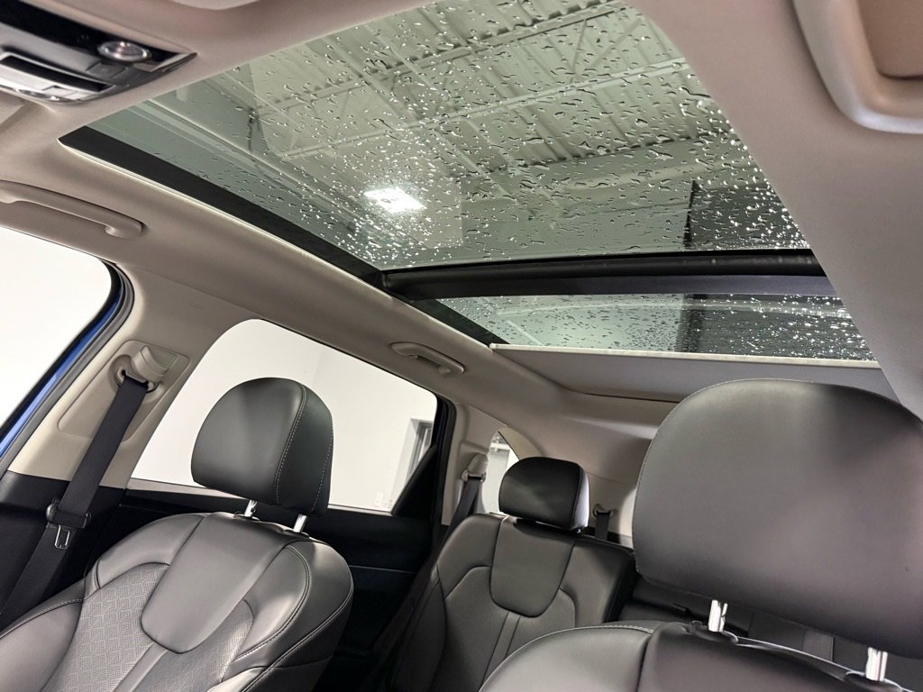 Used 2023 Kia Sorento S w/ Panoramic Sunroof Package image 17