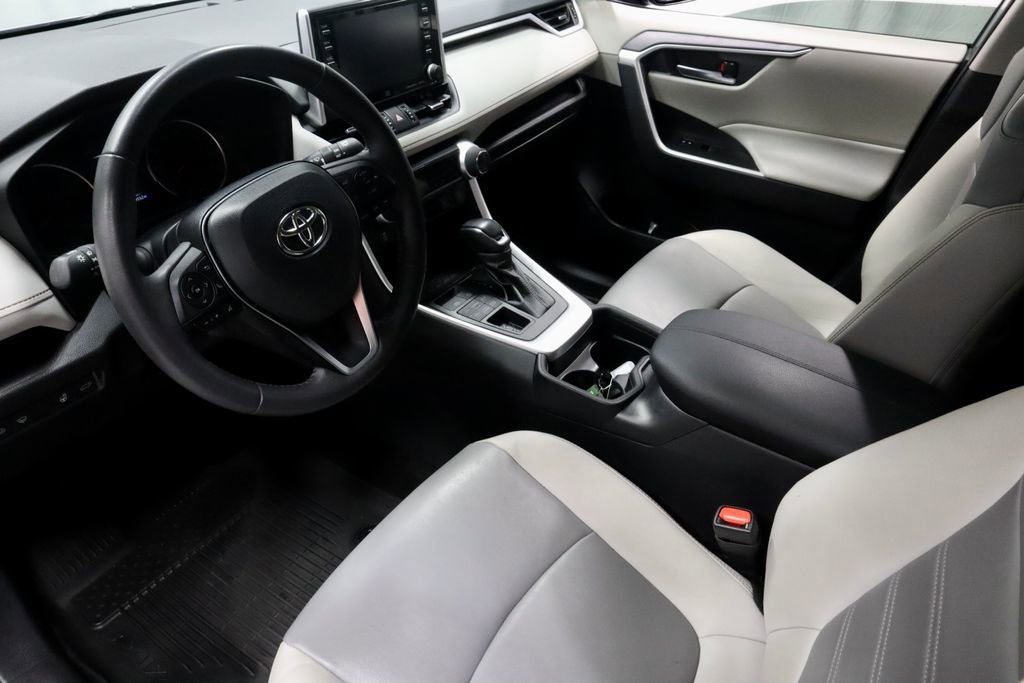 Used 2021 Toyota RAV4 XLE Premium AWD/4WD image 23