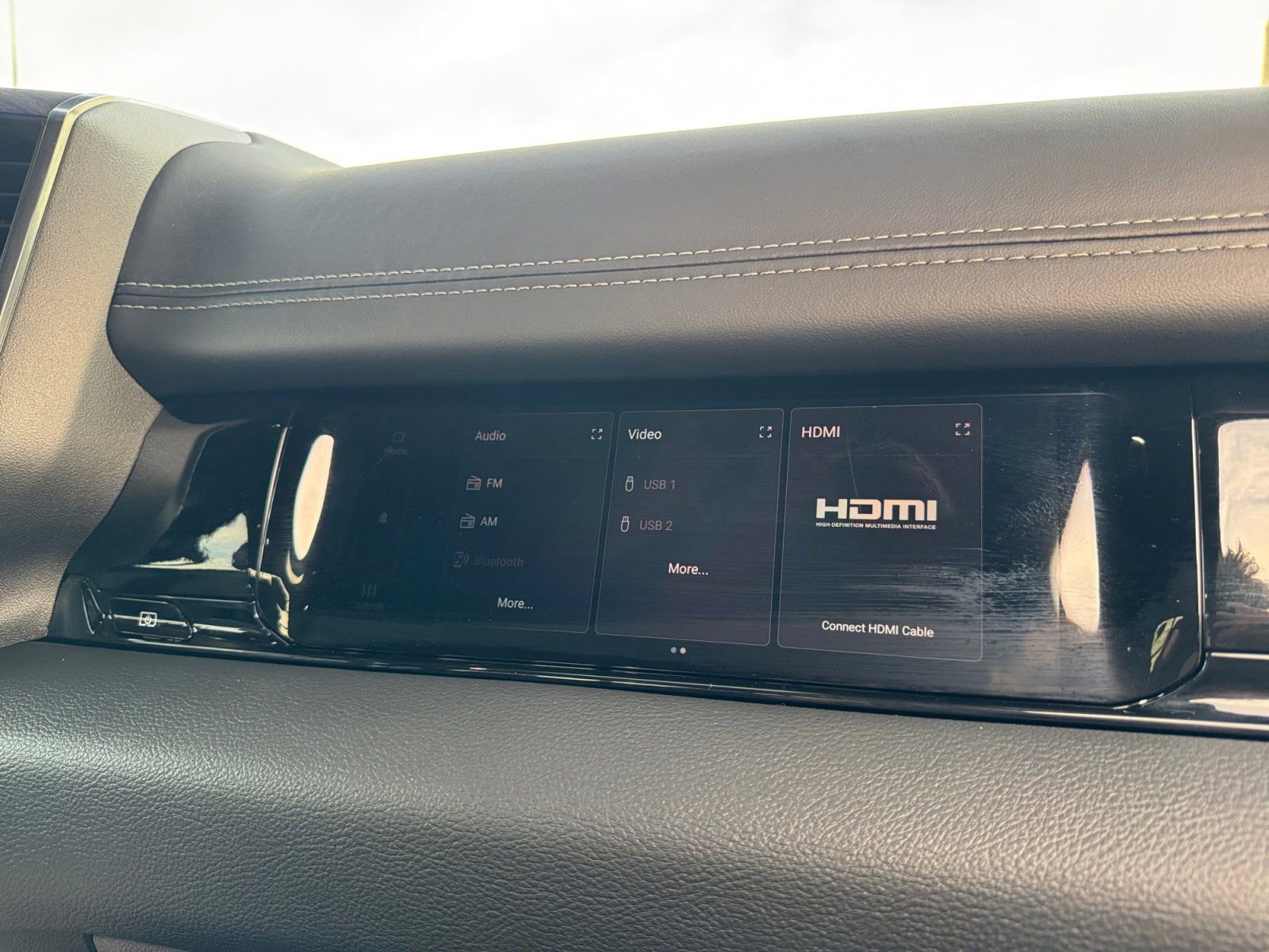 Used 2025 RAM 1500 Laramie w/ Night Edition image 37