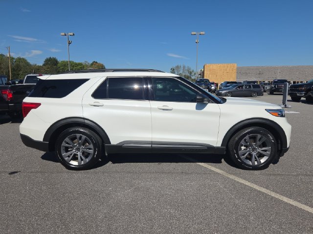 Certified 2021 Ford Explorer XLT w/ Equipment Group 202A RWD image 2