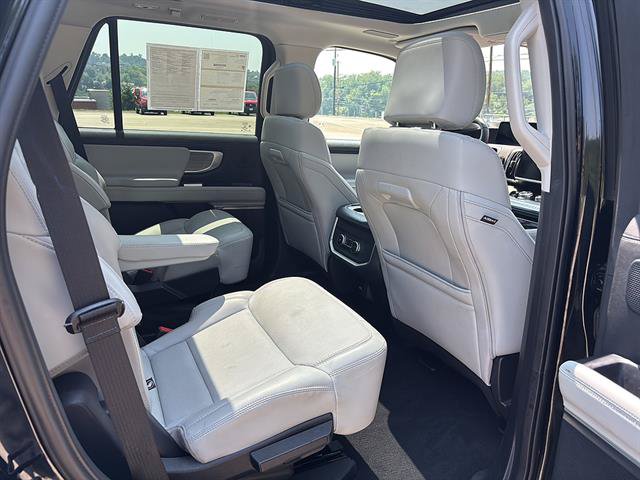 Certified 2025 Ford Expedition Platinum w/ Driver's Package AWD/4WD image 19
