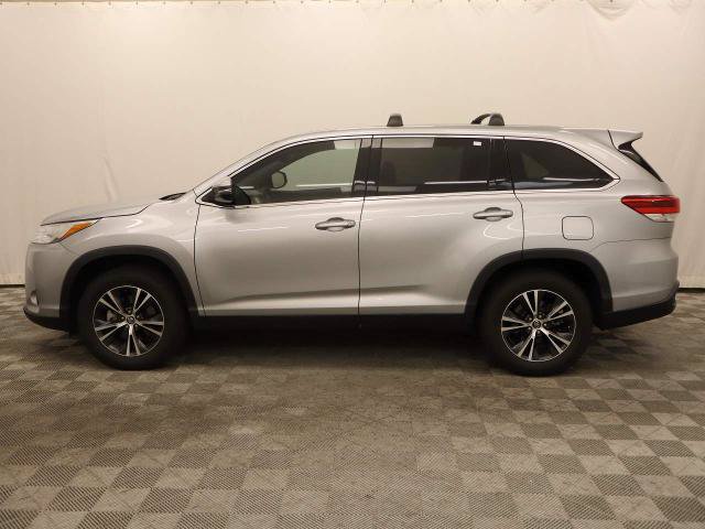 Used 2019 Toyota Highlander LE FWD image 3