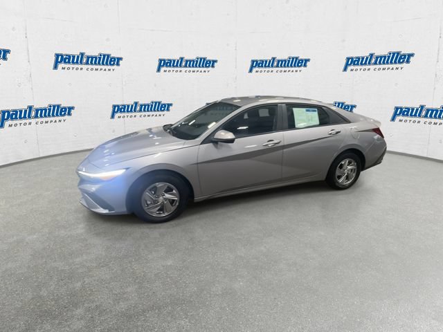 Used 2025 Hyundai Elantra SE FWD image 5