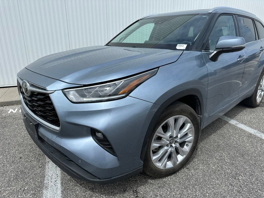 Used 2022 Toyota Highlander Limited AWD/4WD image 2