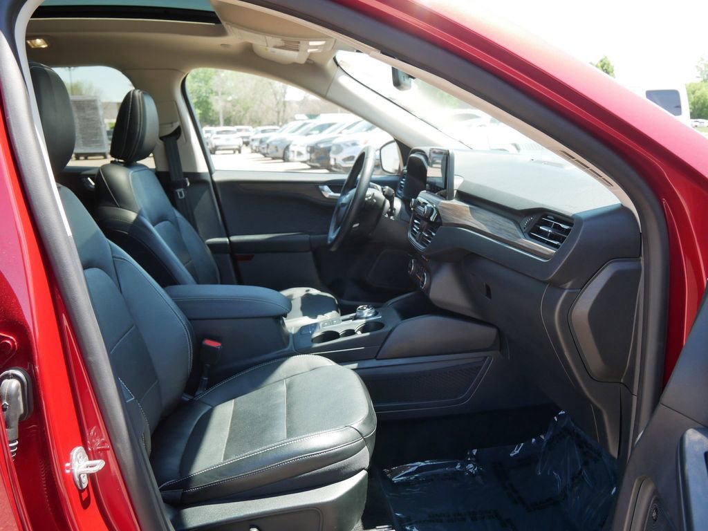Certified 2020 Ford Escape Titanium AWD/4WD image 14