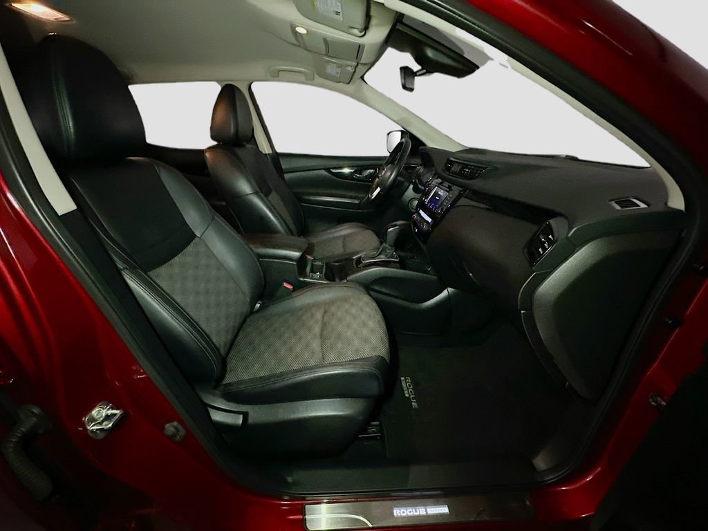 Used 2021 Nissan Rogue Sport SV w/ Technology Package image 38