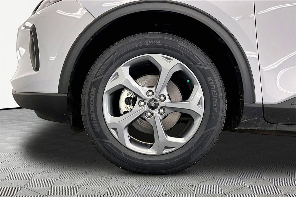 Certified 2025 Ford Escape ST-Line Select w/ Tech Pack #1 AWD/4WD image 9