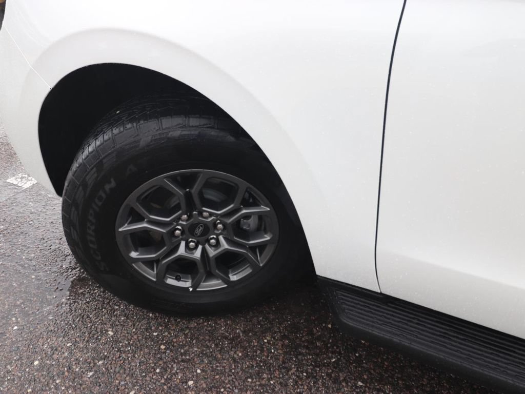 Certified 2025 Ford Expedition Active RWD image 3