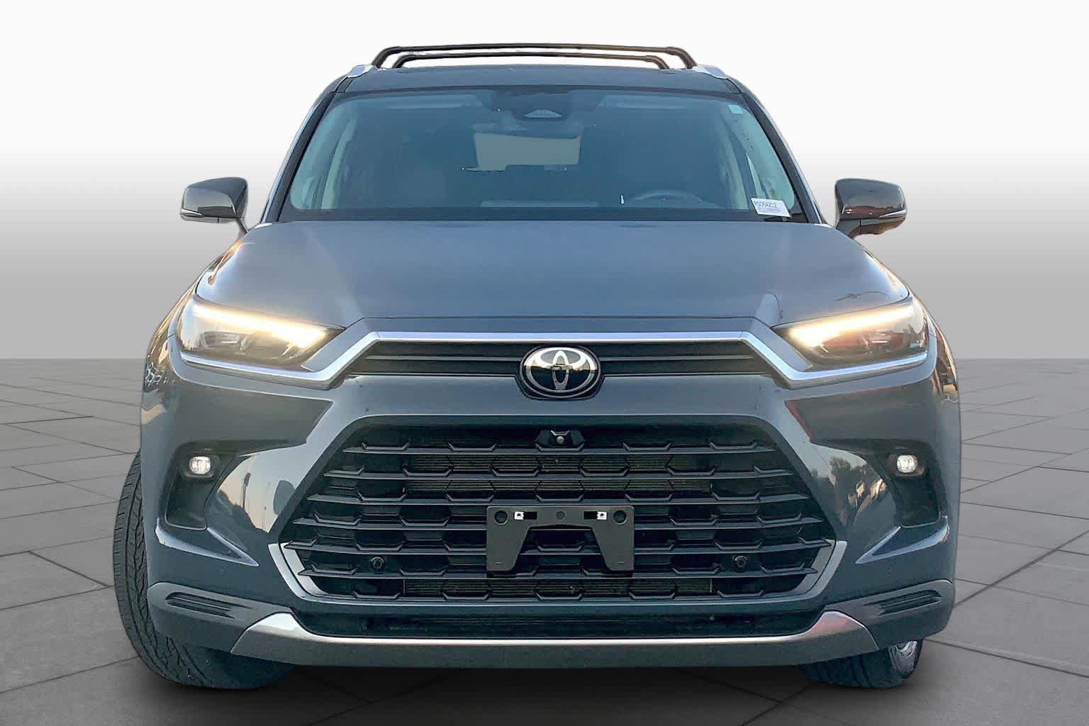 Used 2024 Toyota Grand Highlander AWD image 4