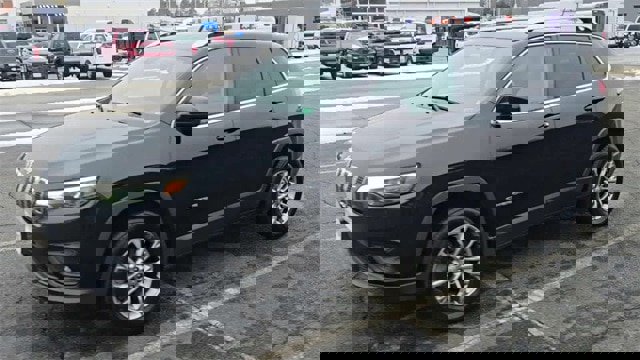 Used 2020 Jeep Cherokee Latitude Plus w/ Comfort/Convenience Group image 5