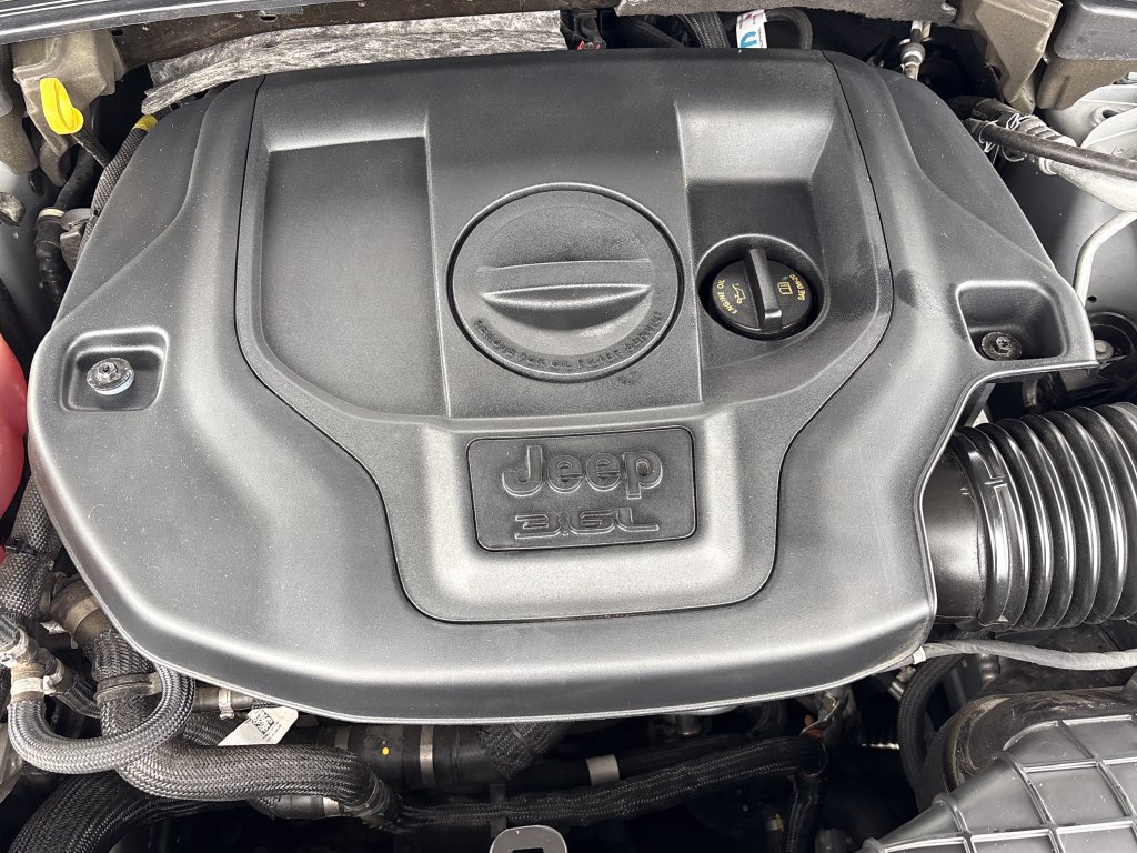 Used 2022 Jeep Grand Cherokee L Overland w/ Advanced Protech Group III AWD/4WD image 3