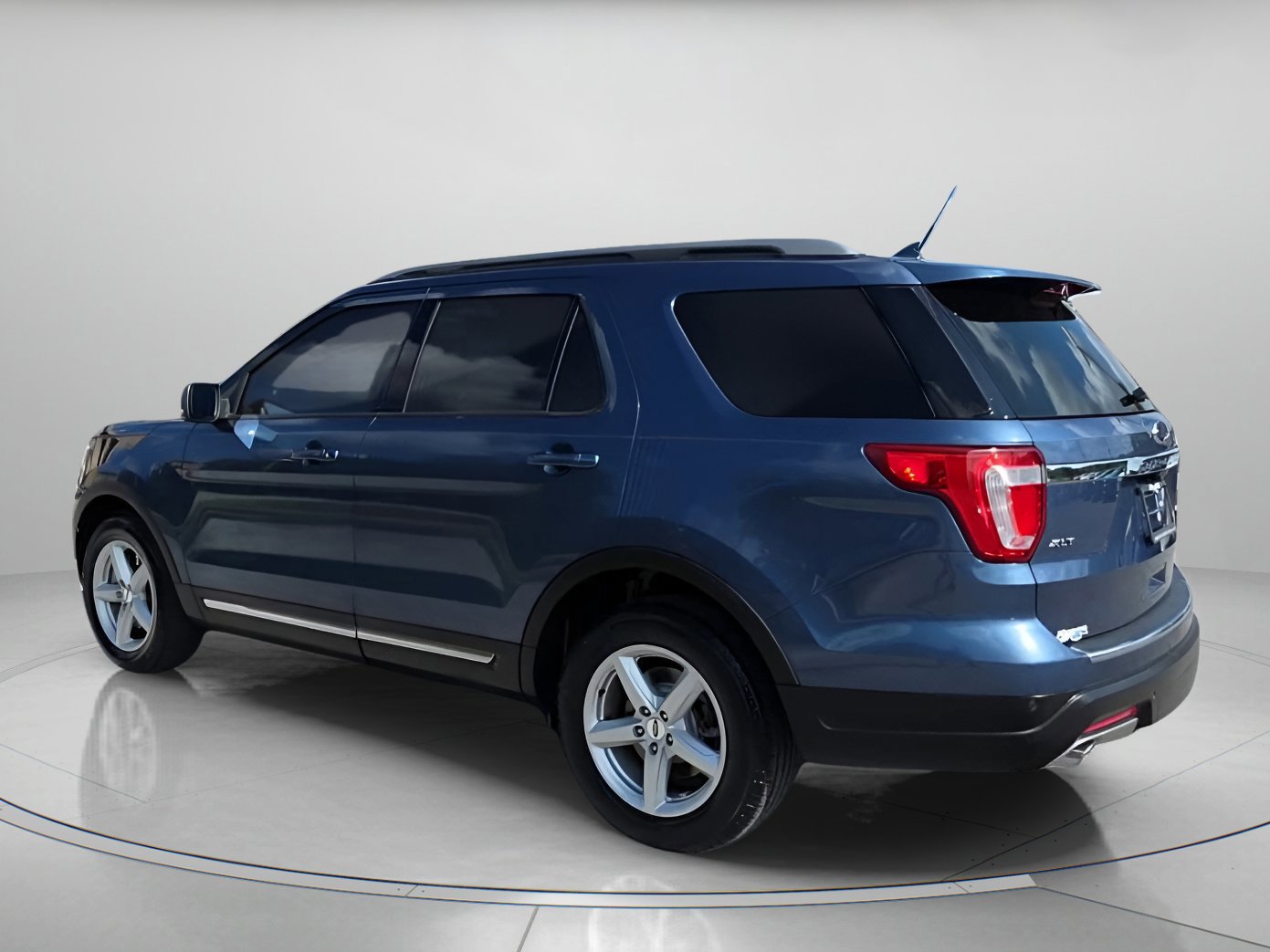 Certified 2018 Ford Explorer XLT w/ Equipment Group 202A image 13