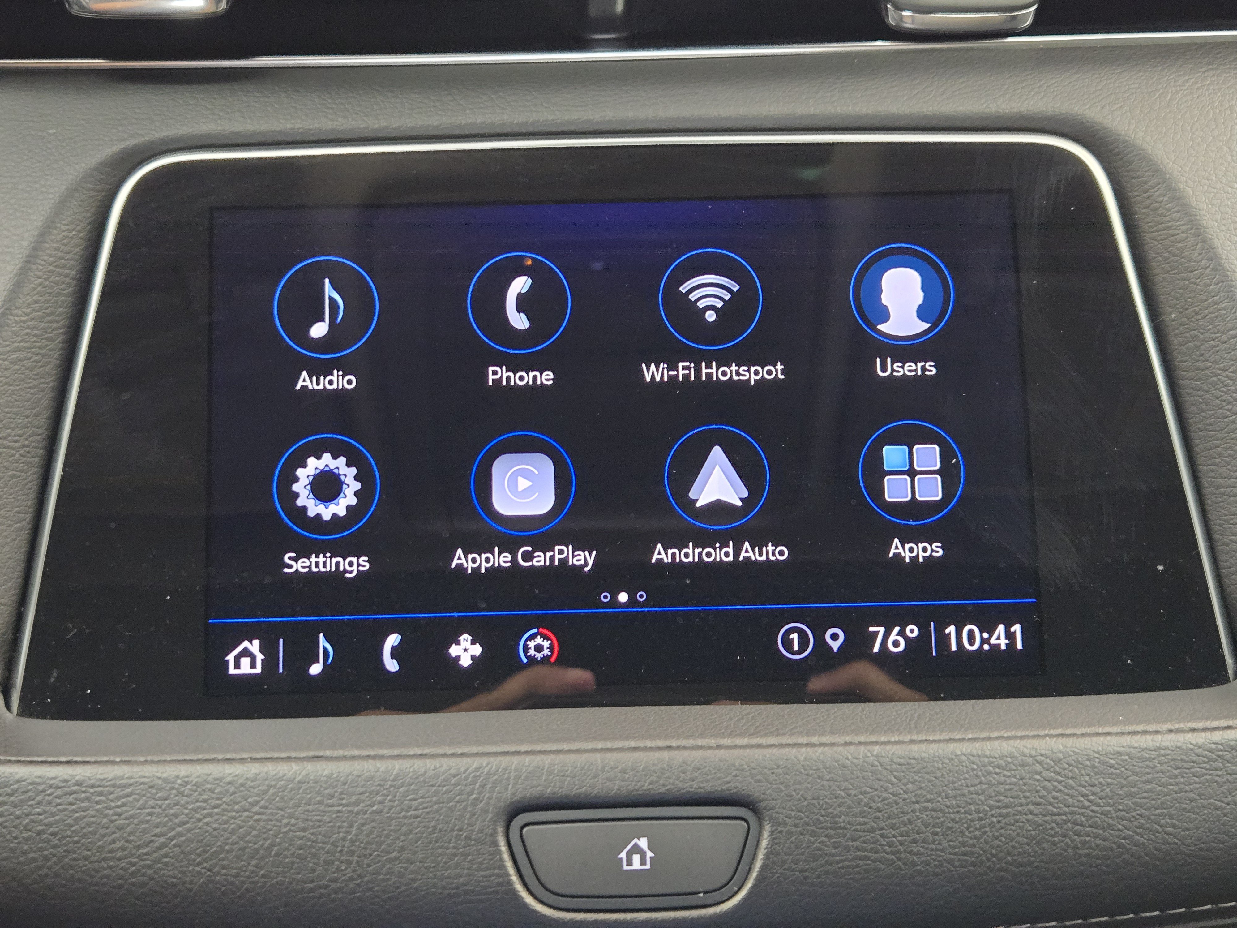 Used 2023 Cadillac XT4 Luxury w/ Cold Weather Package FWD image 18